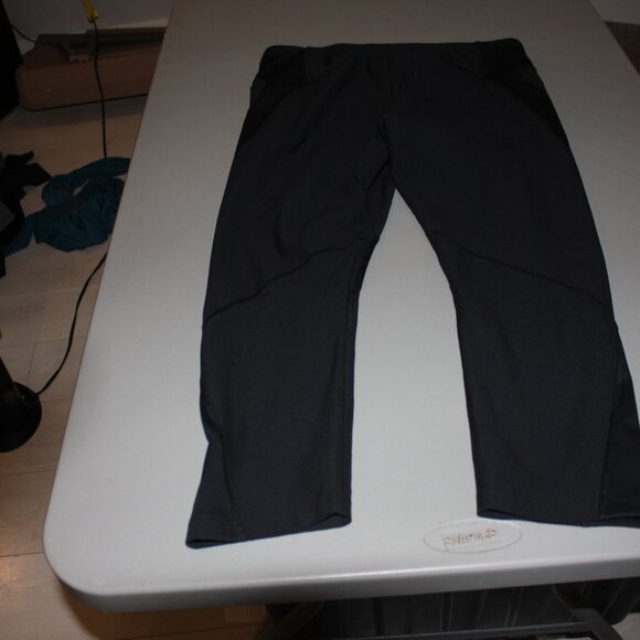 Black Vanish Under Armour Crops Size XL New - Picture 8 of 9